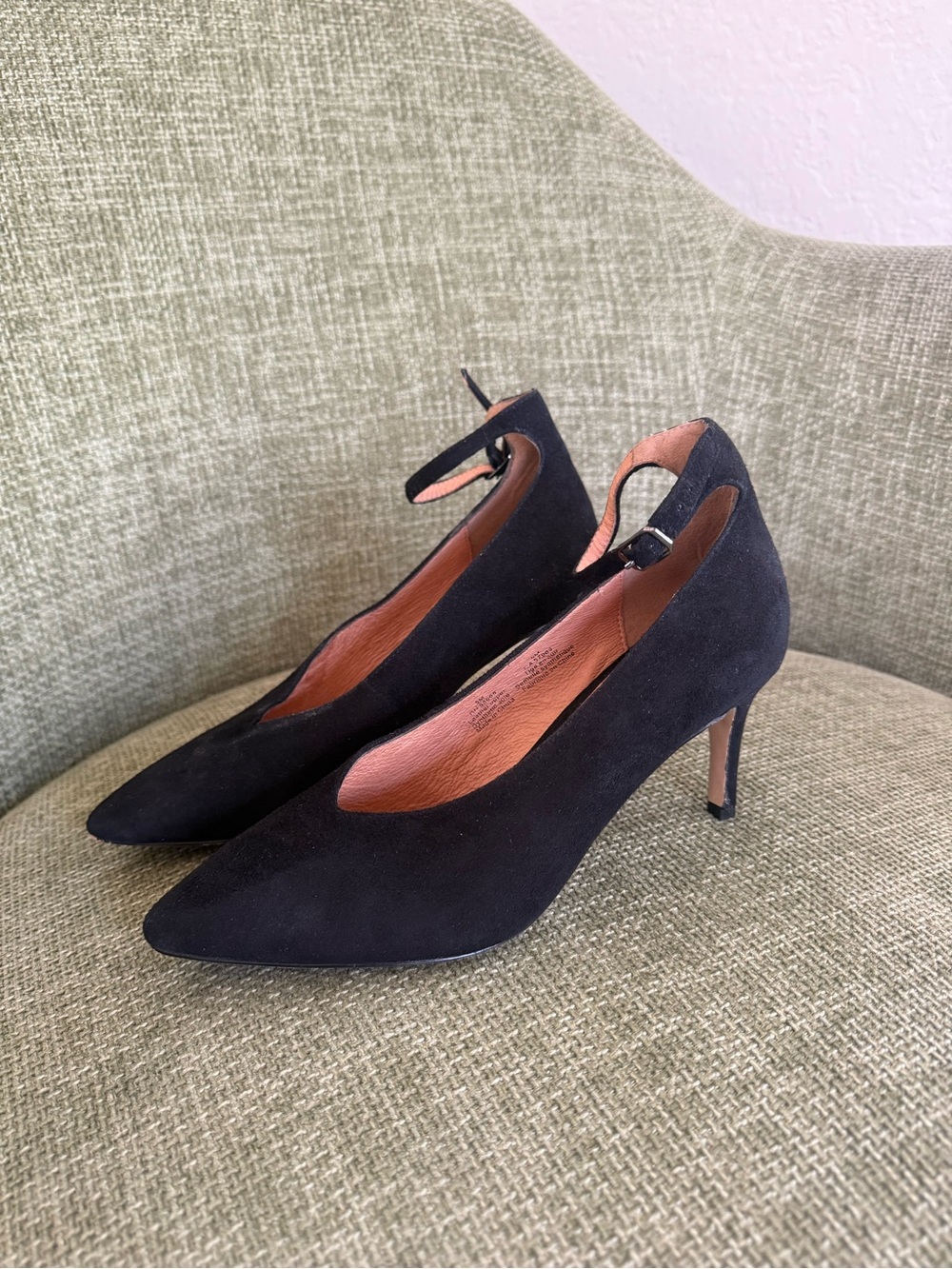 Halogen Black Suede Pointed-Toe Heels NWOT